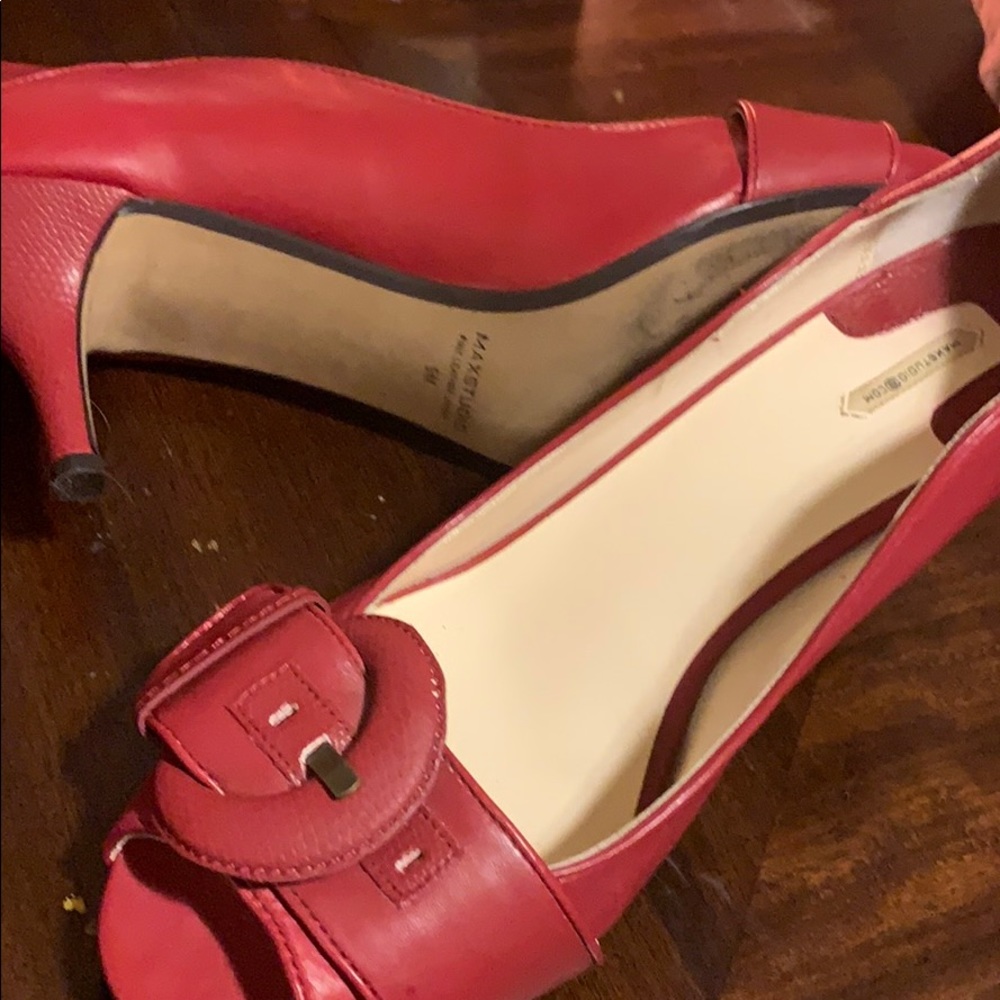 Max studio buckle pumps maroon size 9
